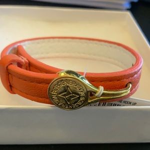 BCBG beautiful leather bracelet NEW